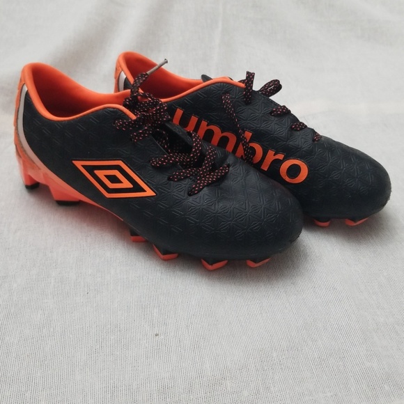 boys size 1 soccer cleats